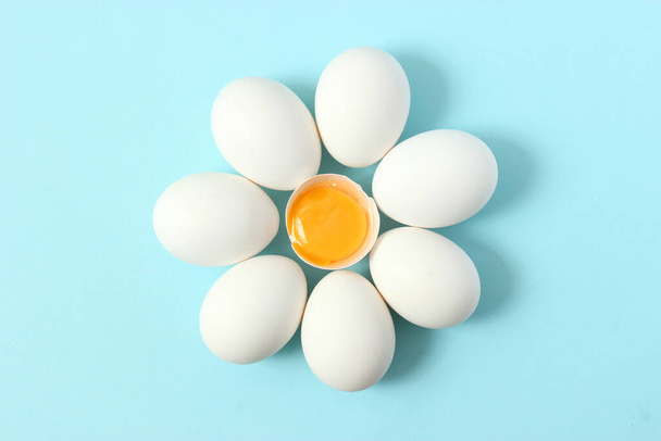 chicken eggs on a colored background. Farm products, natural eggs. - Φωτογραφία, εικόνα
