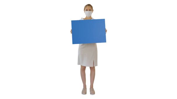 白の上に空白の看板を持つ医療用マスクのビジネスマン女性 - 写真・画像