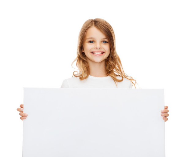 Smiling little girl with blank white board - Foto, imagen