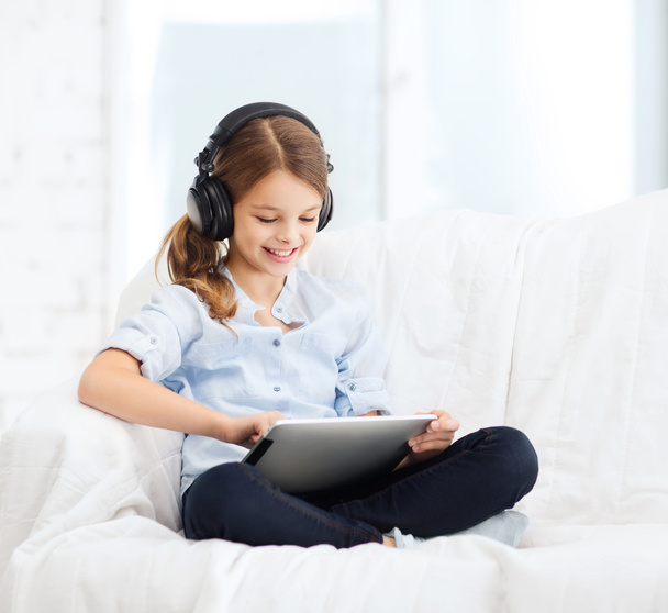 Girl with tablet pc and headphones at home - Foto, Imagem