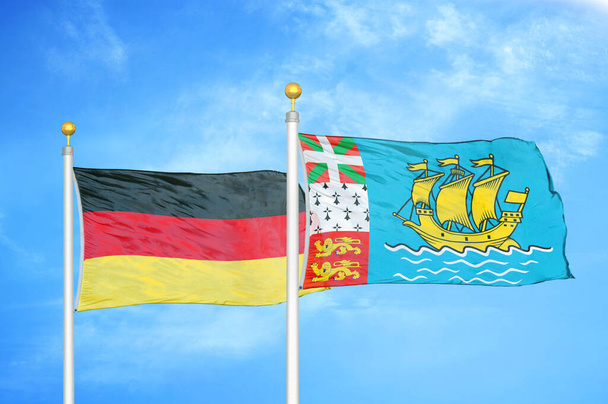Saksa ja Saint Pierre ja Miquelon kaksi lippua lipputangoilla ja sininen pilvinen taivas tausta
 - Valokuva, kuva