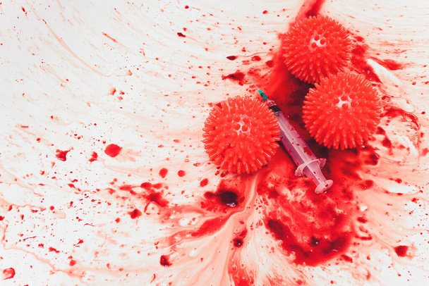 Splashes of blood dripping into the sink in the bathroom. red virus molecules syringe - Фото, изображение