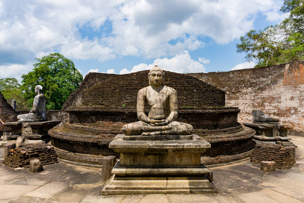  Buddha statue in the ancient temple - Fotó, kép