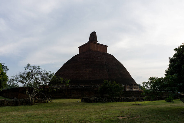 Buddhist stupa in Sri Lanka - Foto, imagen