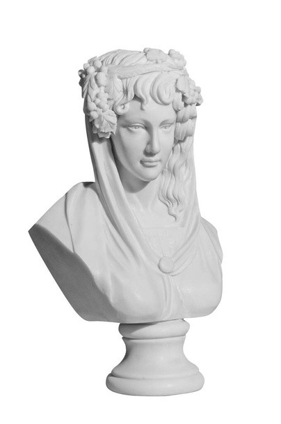 Классическая статуя женщины из белого мрамора на белом фоне - Фото, изображение
