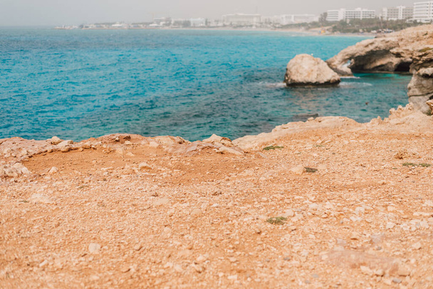 die brücke der liebe oder liebe brücke befindet sich in einer der schönsten touristenattraktionen in ayia napa, zypern. - Foto, Bild