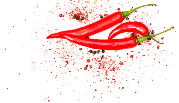 Rode chili peper geïsoleerd op een witte achtergrond - Foto, afbeelding