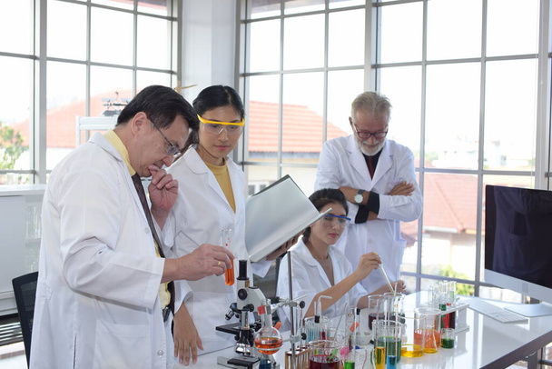 Scientists are researching and producing vaccines and medicines for the treatment of viral diseases. Kovit 19, Scientists working in laboratory  - Photo, Image