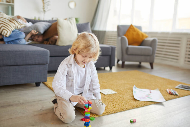 Boy playing with toys at home - Fotoğraf, Görsel