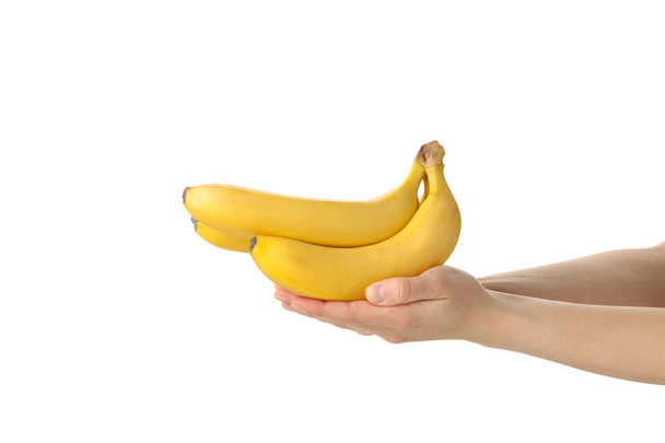 Las manos femeninas sostienen plátanos, aislados sobre fondo blanco
 - Foto, Imagen