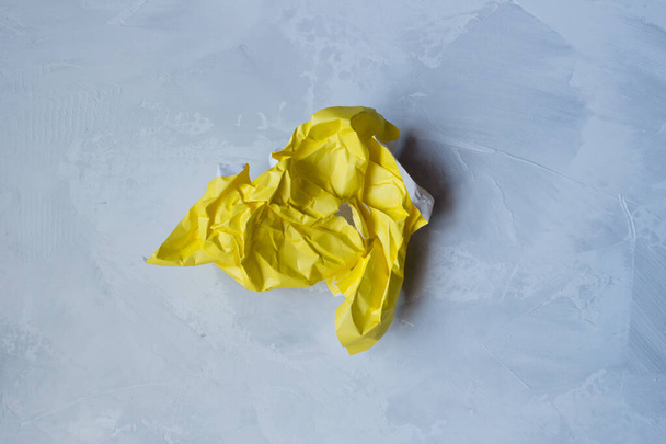 Yellow torn and crumpled paper on a gray background - Foto, Bild