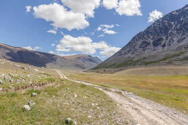 Dry Mongolian landscapes in the Altai Mountains, wide landscape. - Fotografie, Obrázek