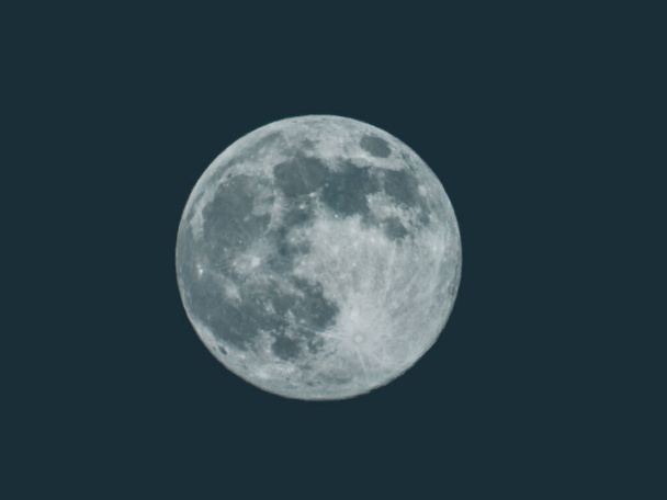Versão editada da lua cheia com céu negro no fundo
. - Foto, Imagem
