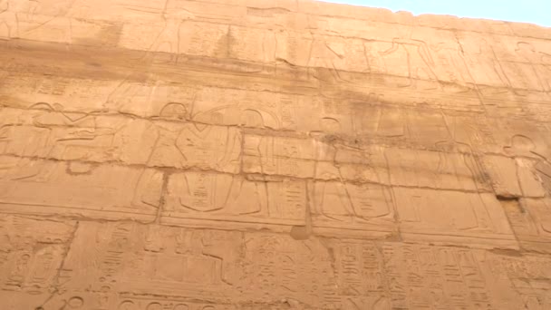 Götter- und Pharaonenbilder im Tempel - Filmmaterial, Video