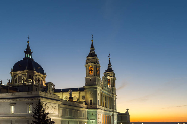 MADRID, SPAIN - JANUARY 22, 2018: Amazing sunset at Almudena Cathedral in City of Madrid, Spain - Valokuva, kuva