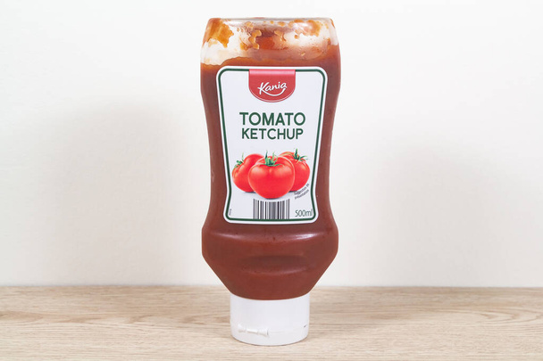 Primelin - Fransa, 13 Şubat 2020: Bir şişe Kania domates ketçapı - Fotoğraf, Görsel