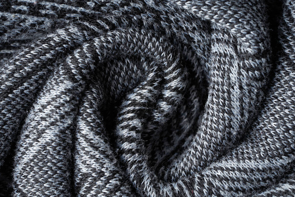 Texture grise serrée de tricot de laine. Modèle de tissu grisâtre froissé. Photographie macro de haute qualité
. - Photo, image