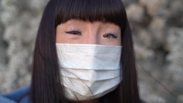 Girl in a medical mask. Coronavirus epidemic - Footage, Video