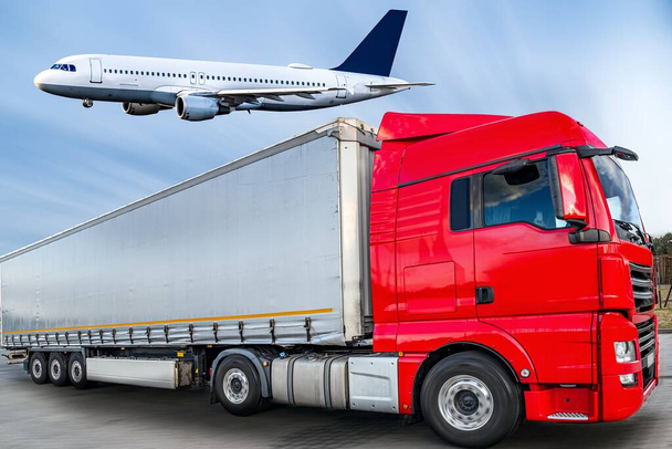 Camión, entrega de carga. Un avión al cielo. transporte de entrega
 - Foto, Imagen