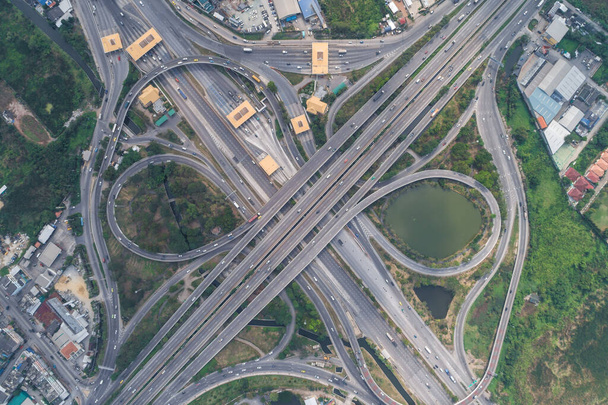 Vista aérea de TRansport del cruce de tráfico de intersección con el movimiento del vehículo, señal Infinity
 - Foto, Imagen