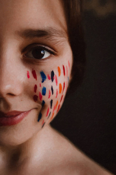 Το μισό πρόσωπο μιας κοπέλας με ένα μοτίβο στο μάγουλό της. Η έννοια του καμβά με λαδομπογιές σε καμβά - Φωτογραφία, εικόνα