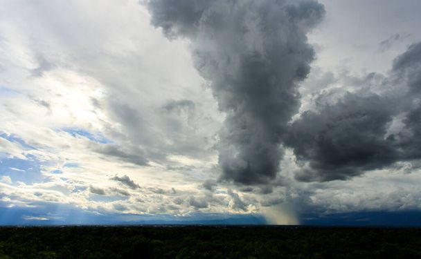 mennydörgés vihar ég Eső felhők - Fotó, kép