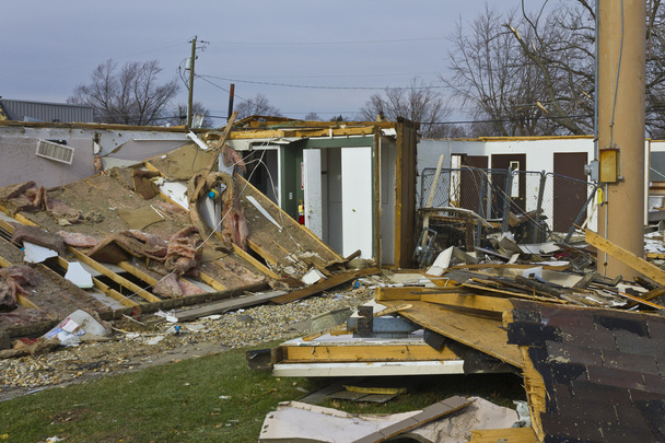 Danni della tempesta di tornado XII
 - Foto, immagini