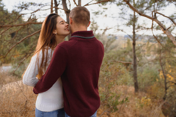 Beautiful young couple walking in autumn park - Foto, immagini
