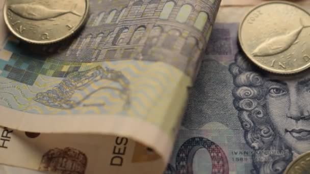 Крупный план хорватской валюты
 - Кадры, видео