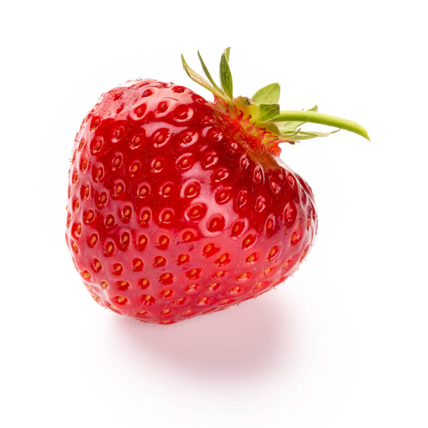 Ізольована полуниця. Одиночні полуничні фрукти ізольовані на білому тлі, з відсічним контуром - Зображення
 - Фото, зображення