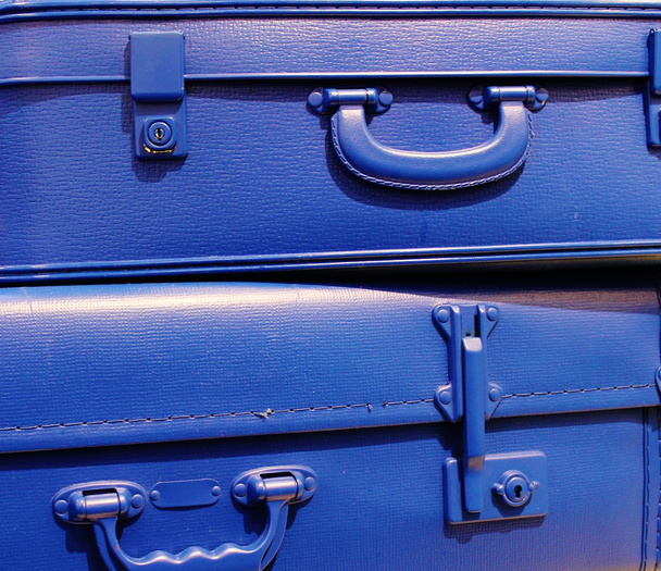 kék halmozott vintage stílusú bőrönd - Fotó, kép