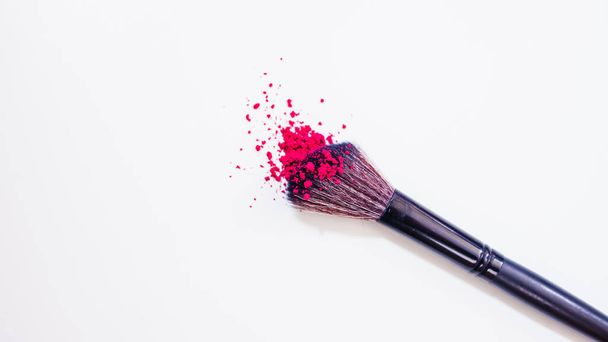 Makeup artist brush and loose powder or eye shadow, - 写真・画像