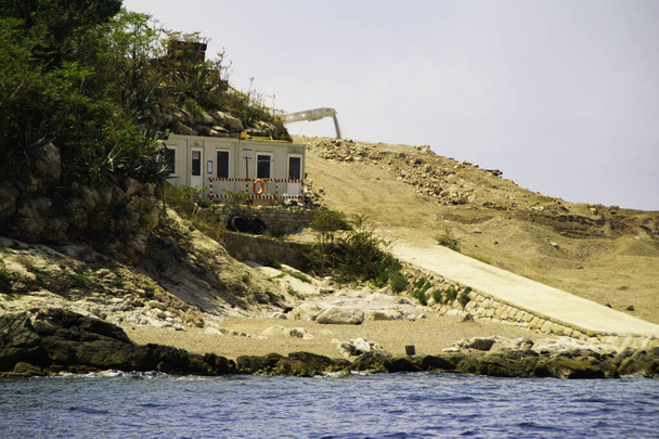 Mamula island fort during work, arranging and adjustment - Κόλπος Μπόκα Κοτορσκα της Αδριατικής θάλασσας, Μαυροβούνιο.  - Φωτογραφία, εικόνα
