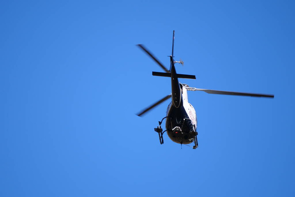 helicóptero en el cielo - Foto, Imagen