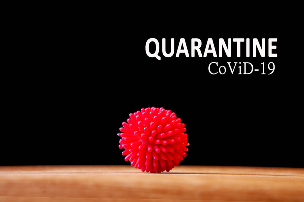 coronavírus vermelho sobre um fundo preto no estúdio
 - Foto, Imagem