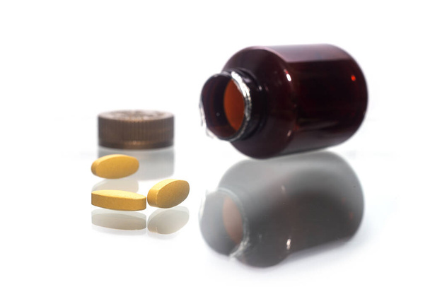 Таблетки витамина С вылились наружу
 - Фото, изображение