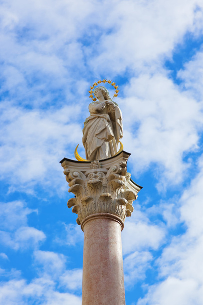 Статуя Богоматери в старом городе в Инсбруке, Австрия
 - Фото, изображение