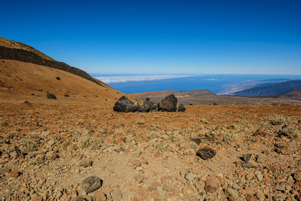 paisagem da lua. paisagem desértica no Parque Nacional Teide, Ilha de Tenerife, Ilhas Canárias, Espanha
 - Foto, Imagem