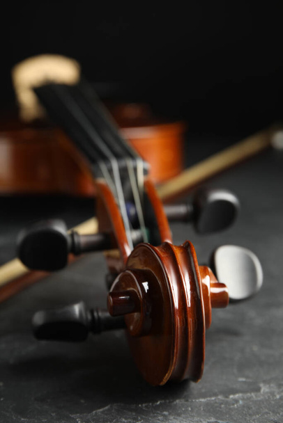 Classic violin and bow on grey stone table, closeup - Foto, imagen