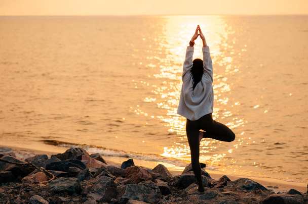 yoga meditation sunset nature girl woman calm asana sea - Fotoğraf, Görsel