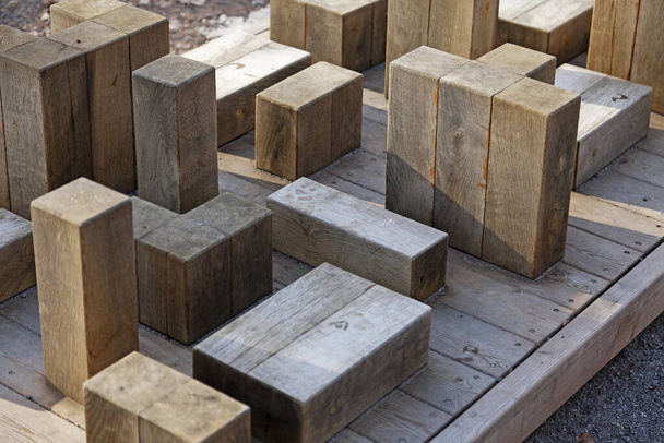 dřevěné bloky různých velikostí a výšek - Fotografie, Obrázek