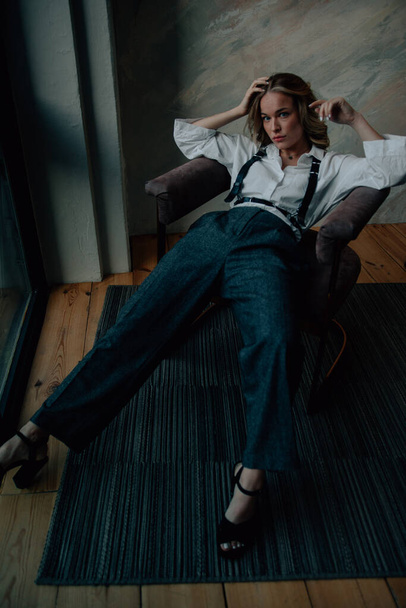 attractive fashion style woman posing in studio - Foto, Bild