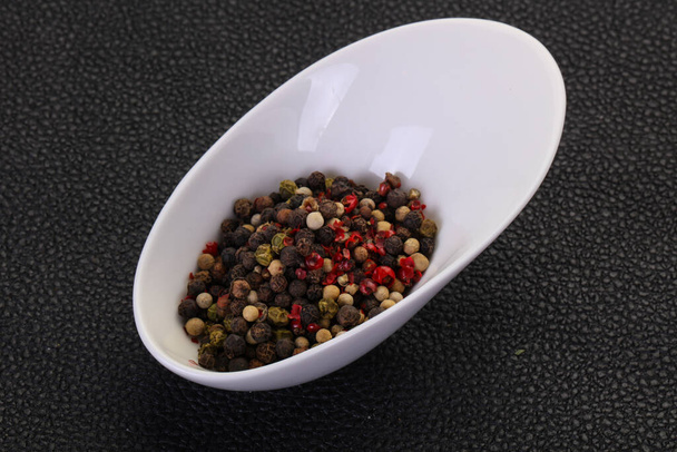 Mix di mais al pepe - nero, rosso, bianco e verde - Foto, immagini