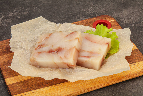 Filete de pescado de abadejo dietético crudo para cocinar - Foto, imagen