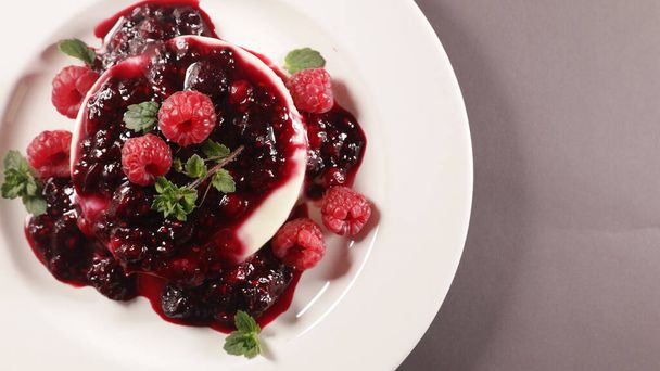 panna cotta with berry fruit syrup - Foto, Imagen