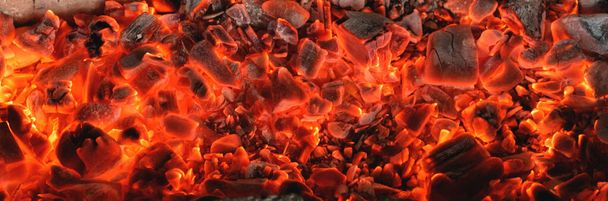 Brennende Kohlen strukturierten Hintergrund. - Foto, Bild