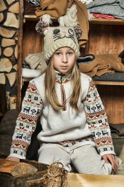 blonde girl in knitted clothes and a hat with pompons - Foto, Imagem