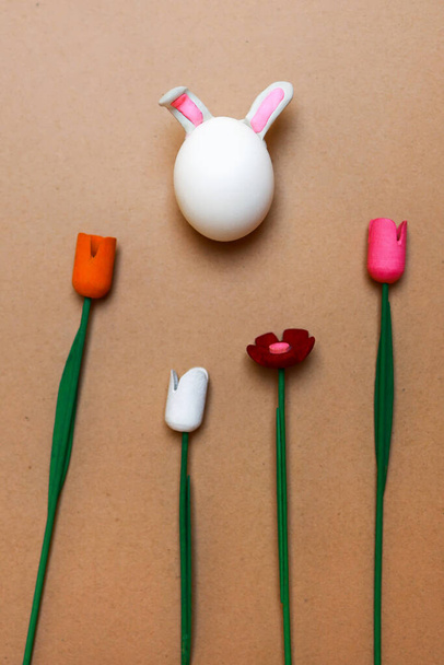 easter bunny egg with wooden flowers - Φωτογραφία, εικόνα
