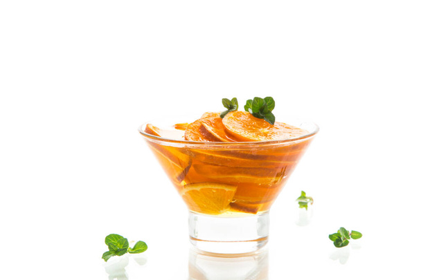 sweet tangerine syrup in a glass bowl on a wooden table - Foto, afbeelding