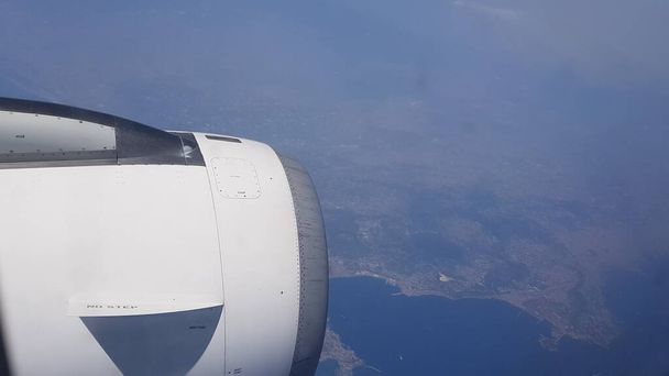 ビルバオ発イスタンブール行きの飛行機から撮影された空中風景 - 写真・画像